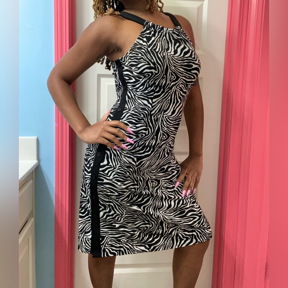 Black & White Zebra Print Midi Dress 🦓🖤